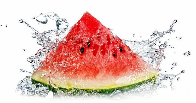 Vodný melón je sladké bobule ideálne pri diéte
